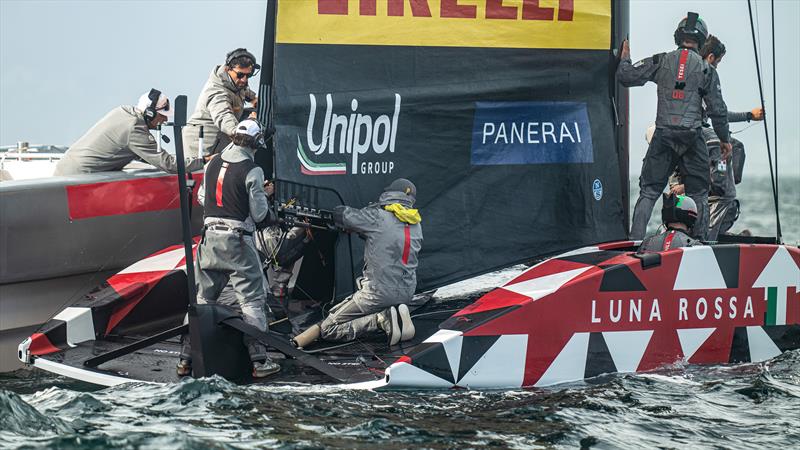 Clew adjustment - Luna Rossa Prada Pirelli - LEQ12 - December 13, 2022 - Cagliari, Sardinia - photo © Ivo Rovira / America'sCup