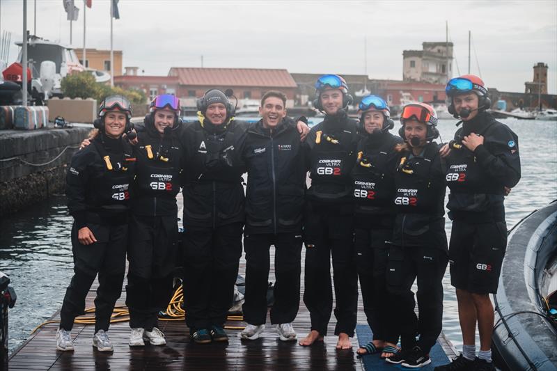 Cobham Ultra GB2 Gençler ve Kadınlar takımının üyeleri Napoli'de antrenman yaparken - fotoğraf © Athena Sports Group