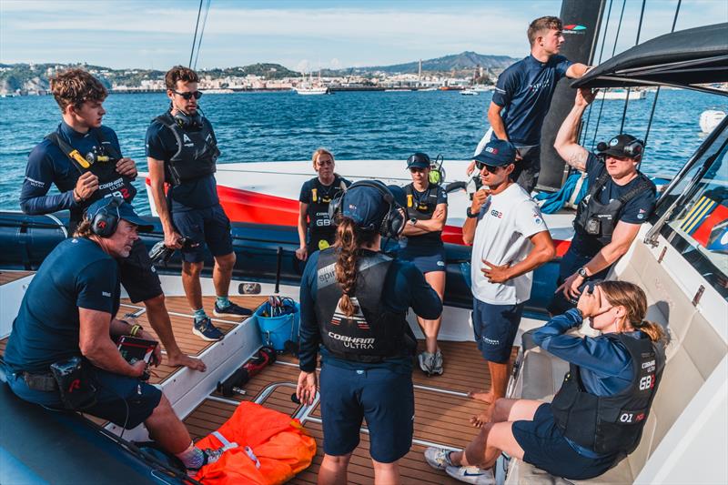 Cobham Ultra GB2 Genç ve Kadın takımı Napoli'de antrenman yapıyor - fotoğraf © Athena Sports Group