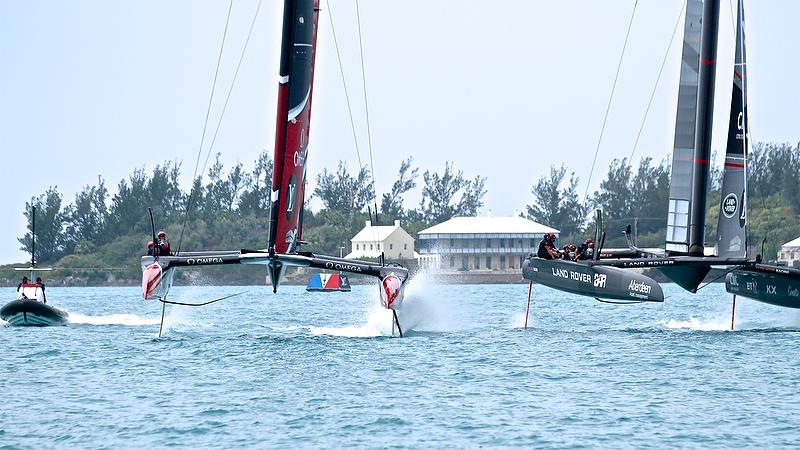 Emirates Team NZ deals to Land Rover BAR - Start - Race 5 - Round Robin2, America's Cup Qualifier - Day 6, June 1, 2017 (ADT) photo copyright Richard Gladwell taken at  and featuring the AC50 class