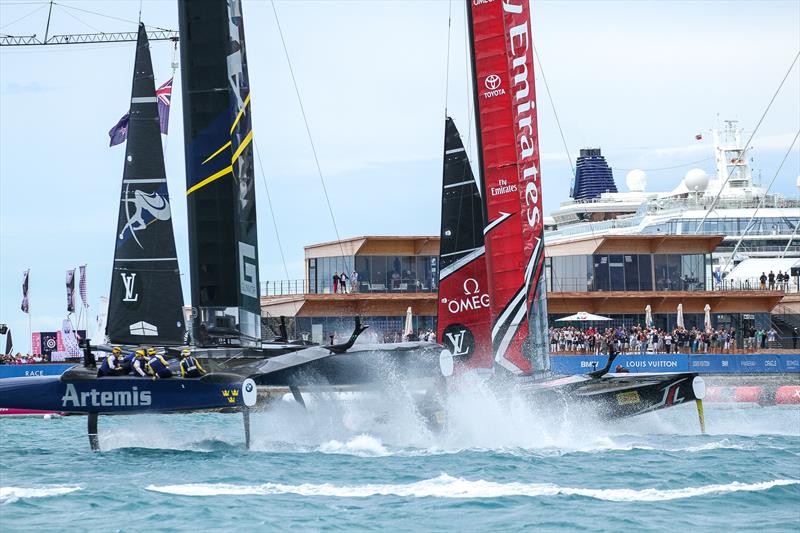 Here's what a 1 second margin looks like - Emirates Team NZ heads off Artemis in the second day and penultimate race of the Challenger Final photo copyright Richard Gladwell / Sail-World.com taken at Royal Bermuda Yacht Club and featuring the AC50 class