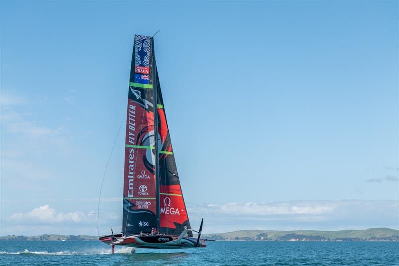 America's Cup: Emirates Team NZ sailing at 50kts - Video and on-board audio