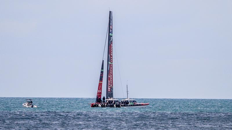 Emirates Team New Zealand has another pit stop off Rothesay Bay - Waitemata Harbour - September 22 photo copyright Richard Gladwell taken at Royal New Zealand Yacht Squadron and featuring the AC75 class
