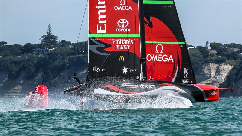 America's Cup: Emirates Team NZ sailing at 50kts - Video and on-board audio