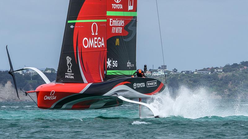 Stream episode 2000 Louis Vuitton Cup: Prada wins in Auckland by Sail-World  podcast