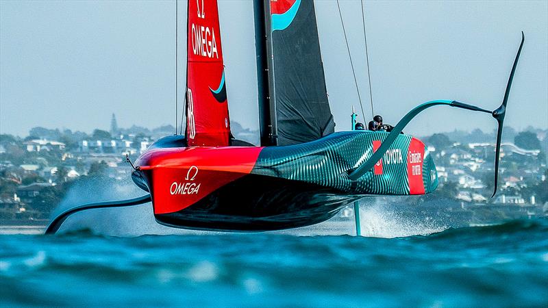 America's Cup: Emirates Team NZ sailing at 50kts - Video and on-board audio