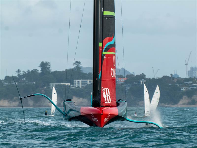 America's Cup: Emirates Team NZ sailing at 50kts - Video and on-board audio