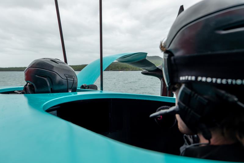 America's Cup: Emirates Team NZ sailing at 50kts - Video and on-board audio