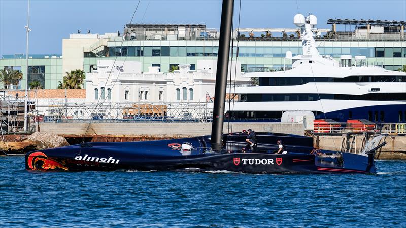 Światło dzienne ujawnia niektóre unikalne cechy konstrukcyjne Alinghi Red Bull Racing