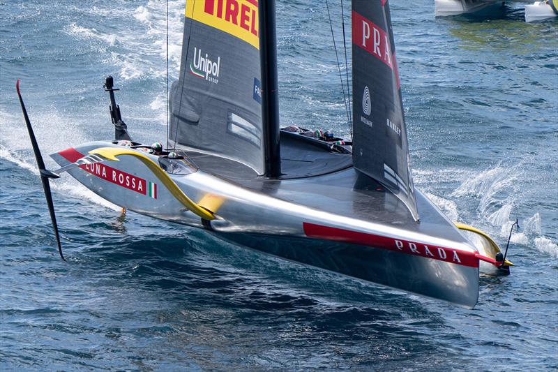 Luna Rossa Prada Pirelli vs. Orient Express Racing Team on Louis Vuitton Cup Round Robin Day 6 - photo © Ian Roman / America's Cup