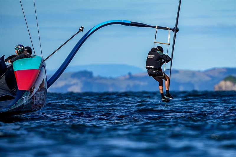 海門修復　日本語　FOIL ドラフトブースター産 Adjusting the Foil Cameras - Emirates Team New Zealand - AC75, Day
