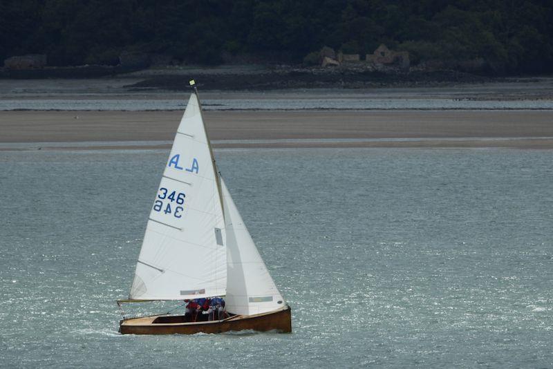 The golden conveyor belt of tide delivers the Willatts to the windward mark - Menai Strait Regattas photo copyright Ian Bradley taken at Royal Dee Yacht Club and featuring the Albacore class