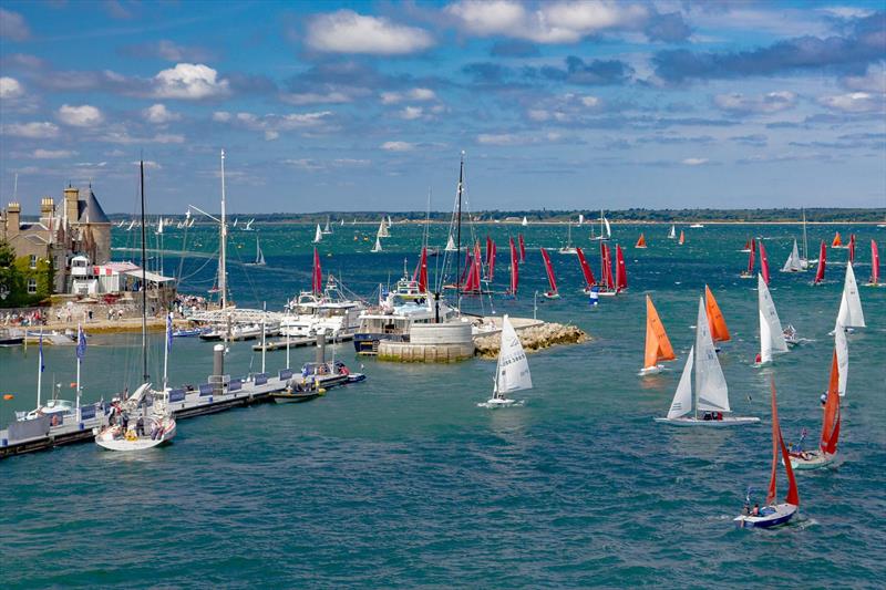 Dayboats at Cowes Week photo copyright Ken Dear taken at Cowes Combined Clubs and featuring the Bembridge Redwing class