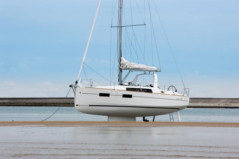 Swing Keel Of The Beneteau Oceanis 35 1 Allows For Super Shallow Draft Work