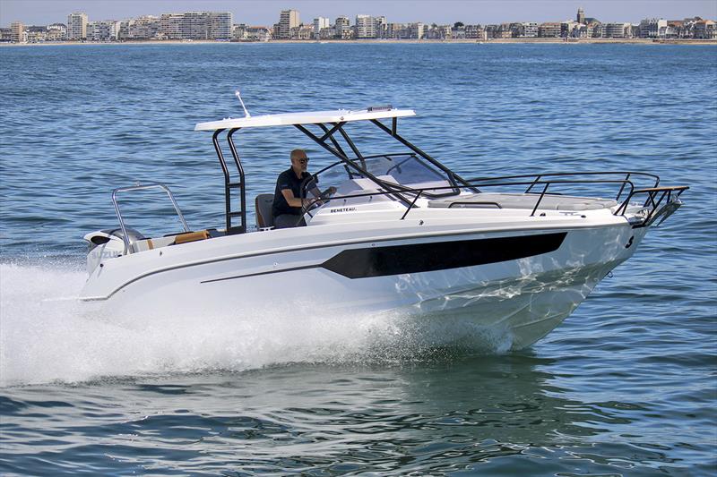 Flyer 8 Sundeck - photo © Beneteau