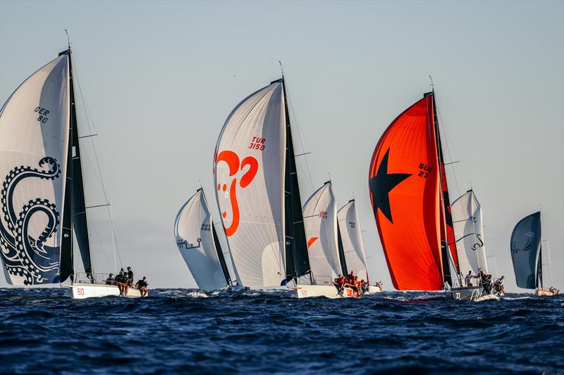 Eker Süzme ve Black Star, Saint-Tropez'deki Cape 31 Gold Cup'ın 4. gününde rüzgar yönünde ilerliyor - fotoğraf © Sailing Energy