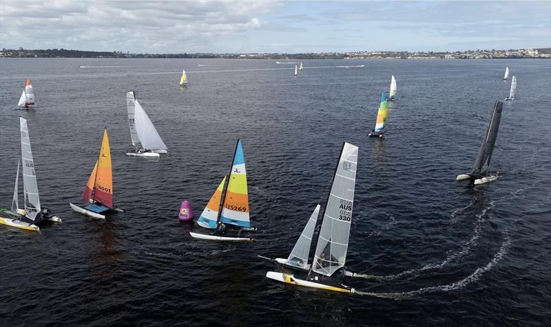 Mixed fleet gate rounding - photo © SailsOnSwan