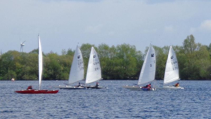 Challengers at Burghfield - photo © Marion Edwards