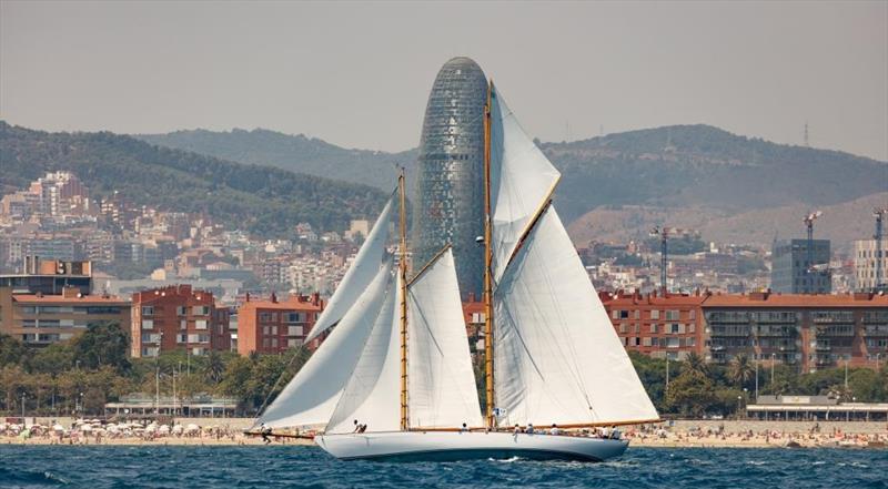 Kelpie at the Puig Vela Clàssica Barcelona photo copyright Nico Martinez / www.MartinezStudio.es taken at Real Club Nautico de Barcelona and featuring the Classic Yachts class