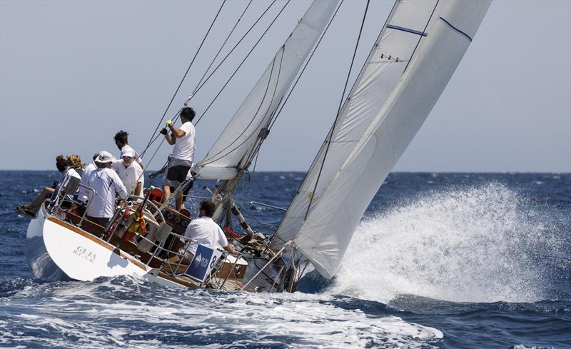 Guia wins Classic 1 on day 1 of Puig Vela Clàssica Barcelona 2018 photo copyright Nico Martinez / www.MartinezStudio.es taken at Real Club Nautico de Barcelona and featuring the Classic Yachts class