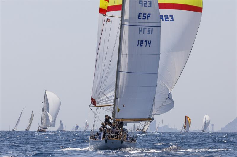 Argos takes a win in Classic 2 on day 1 of Puig Vela Clàssica Barcelona 2018 photo copyright Nico Martinez / www.MartinezStudio.es taken at Real Club Nautico de Barcelona and featuring the Classic Yachts class