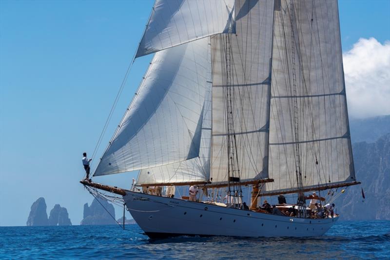 Puritan makes the best of the light conditions - Capri Classica 2019 photo copyright Gianfranco Forza taken at Yacht Club Capri and featuring the Classic Yachts class