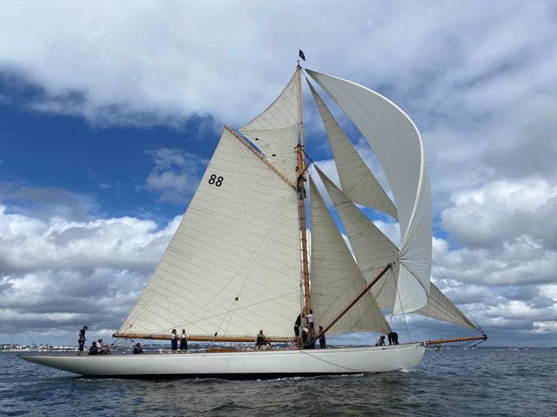 The oldest yacht in this year's Rolex Fastnet Race is the beautiful 1903 Fife gaff yawl Moonbeam - photo © Benoit Couturier
