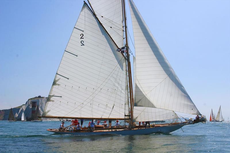 Richard Bendy's Kelpie racing Round the Island Race photo copyright Patrick Eden taken at Island Sailing Club, Cowes and featuring the Classic Yachts class