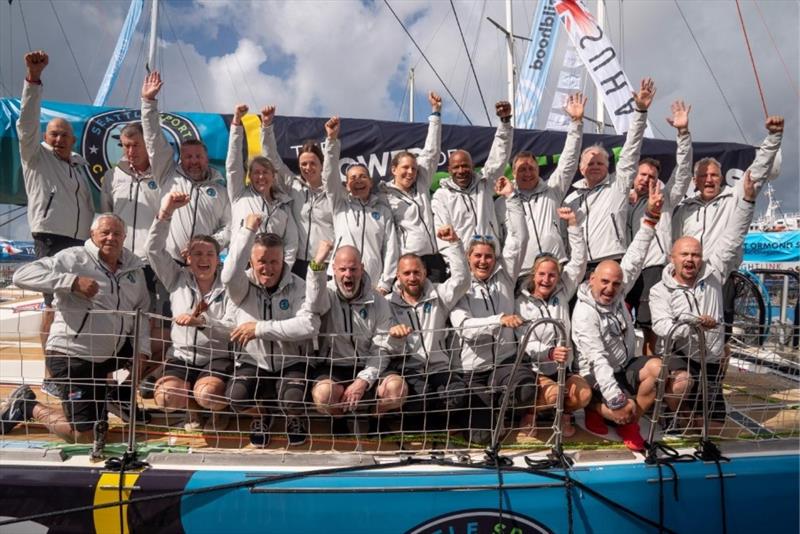 Team Power of Seattle Sports with Skipper Angela and First Mate Amy front row, third and fourth from right - photo © Clipper Ventures