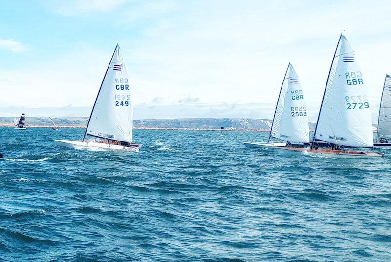 Contender open meeting at Castle Cove - photo © Richard Bowers