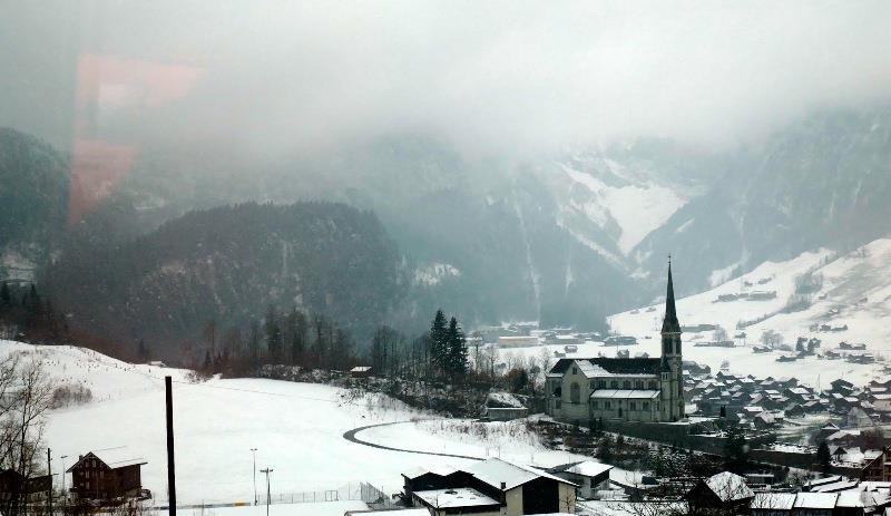 Spectacular mountain scenery - photo © SV Taipan