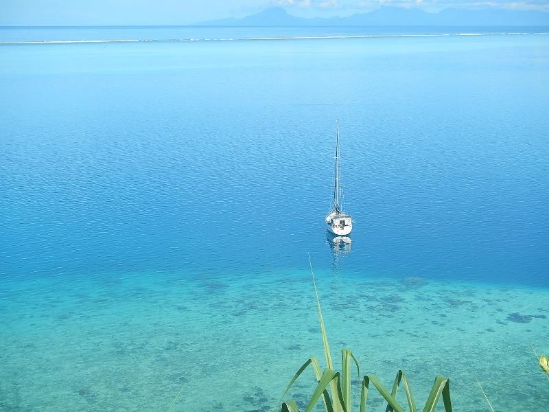 Anchorage on West side of Huahine - photo © Andrew and Clare