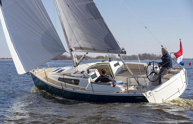 Pointer 30 Lounge - photo © Bertel Kolthof