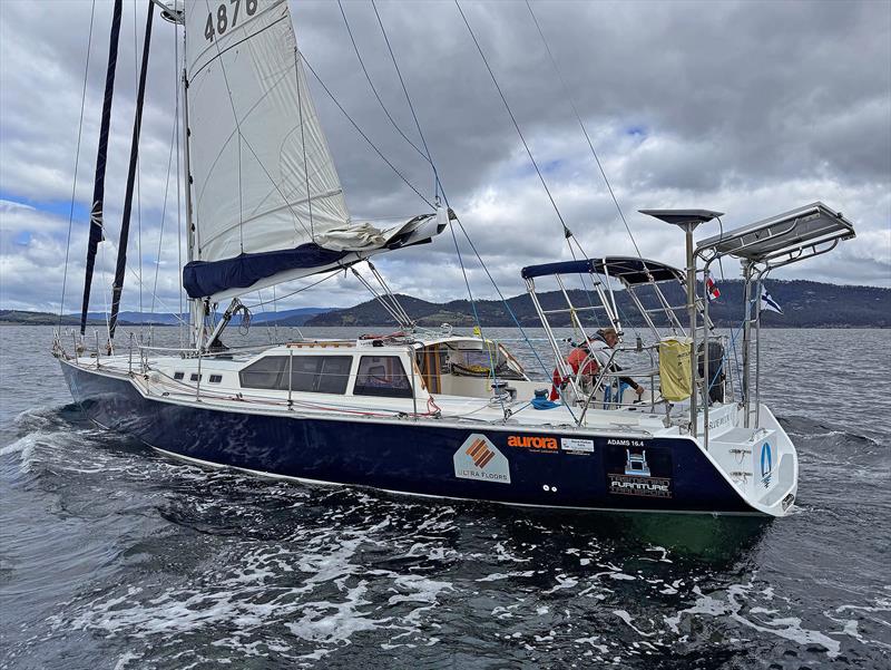 Blue Moon II departs for a lap of the planet - photo © Jack Allison