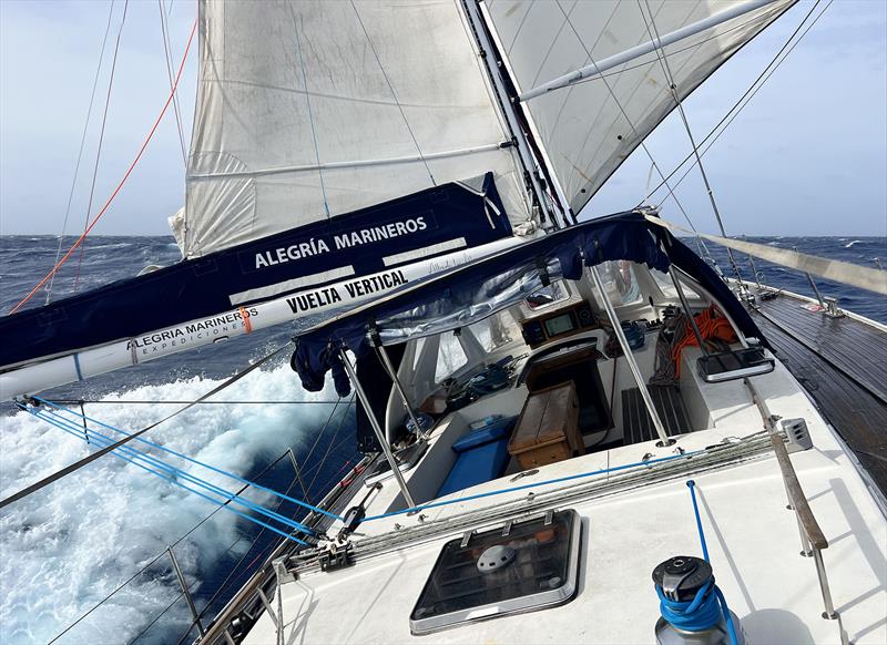 Copia de Paula - Alegria Marineros - photo © Vuelta Vertical