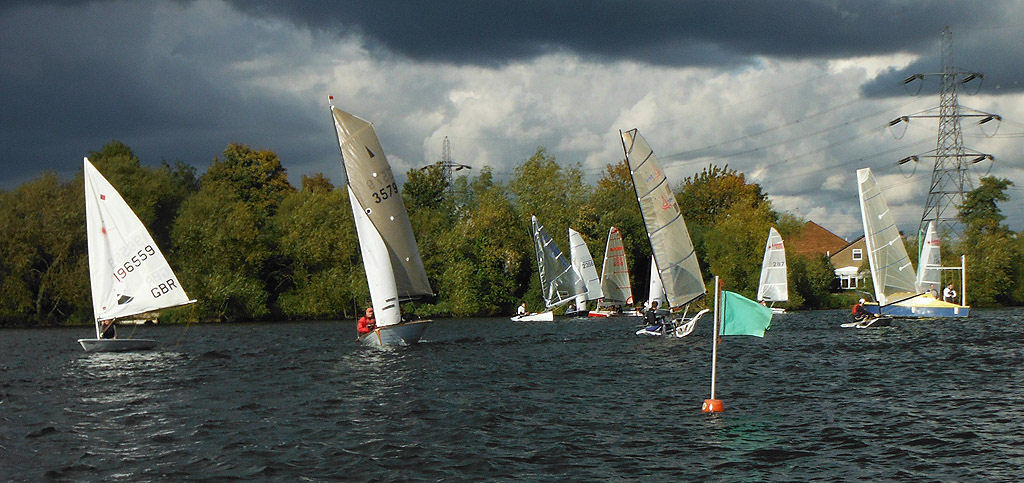 Prestart on Saturday during the YachtsandYachting.com Forum Members Open at Broxbourne photo copyright x1testpilot taken at Broxbourne Sailing Club and featuring the Dinghy class