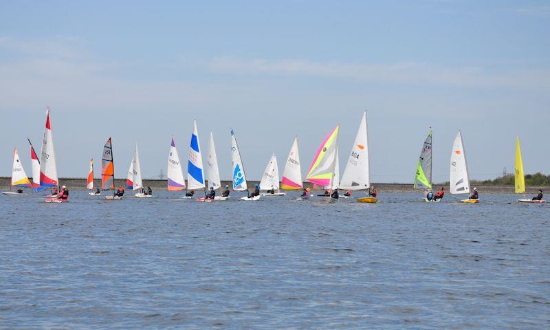 Derbyshire Youth Sailing at Burton - photo © Helen Lancashire