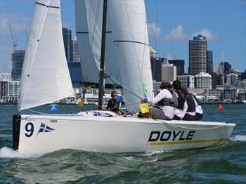 Hydrogen-fueled electric foiling chase boats at America's Cup 37? - Panbo