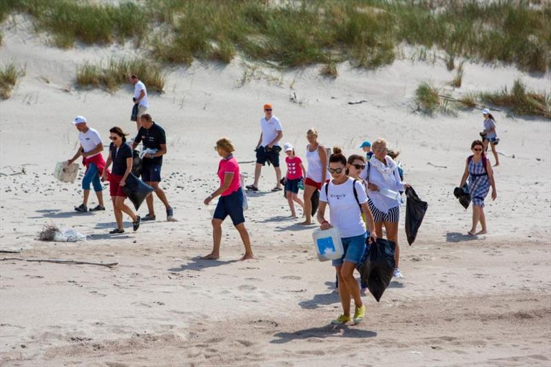 Beach Cleanup - photo © Domas Rimeika