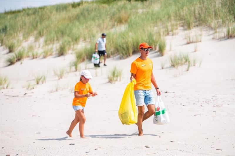 Beach Cleanup - photo © Domas Rimeika