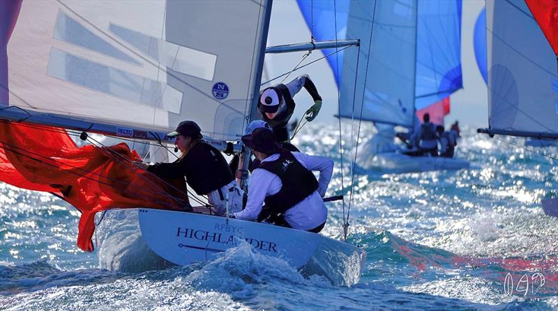 Highlander (Martin Webster, Robbie Gibbs, Will Boulden and Zoe Thomson) on the run to the leeward gate. - photo © Mitchell Pearson / SurfSailKite