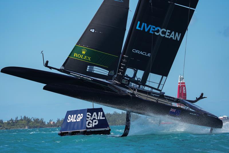 America's Cup: Emirates Team NZ sailing at 50kts - Video and on-board audio