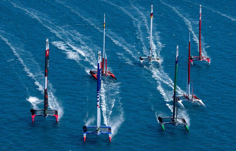 France SailGP Team helmed by Quentin Delapierre ahead of Australia SailGP Team helmed by Tom Slingsby and the fleet on Race Day 1 of the Apex Group Bermuda Sail Grand Prix in Bermuda photo copyright Bob Martin for SailGP taken at  and featuring the F50 class