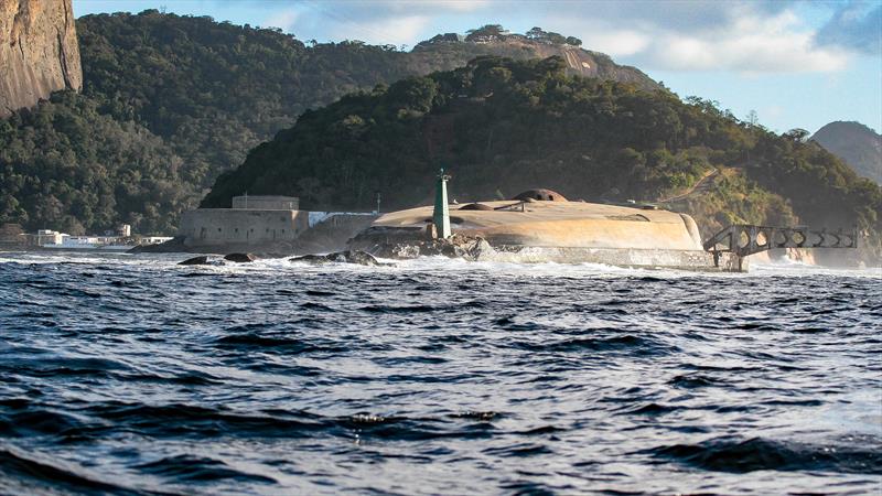 Forte da Laje is a prison (closed in 1997) on a rock at the entrance to Guanabara Bay, adding tricky current flows to the funky breeze - July 2016 - photo © Richard Gladwell - Sail-World.com/nz