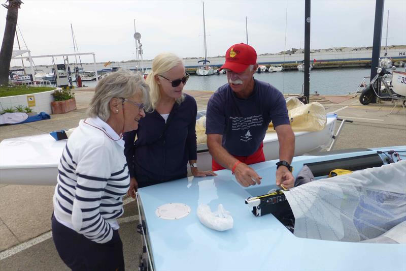 Rodrick Casander explains to Bente and Karianne  - 2018 Finn Masters World Championship - El Balis, Spain photo copyright Gus Miller taken at Club Nautico El Balis and featuring the Finn class