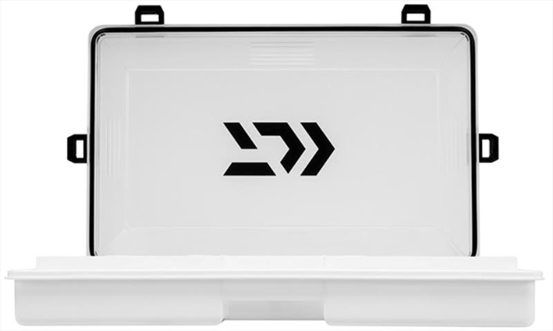 D-BOX Medium - photo © Daiwa