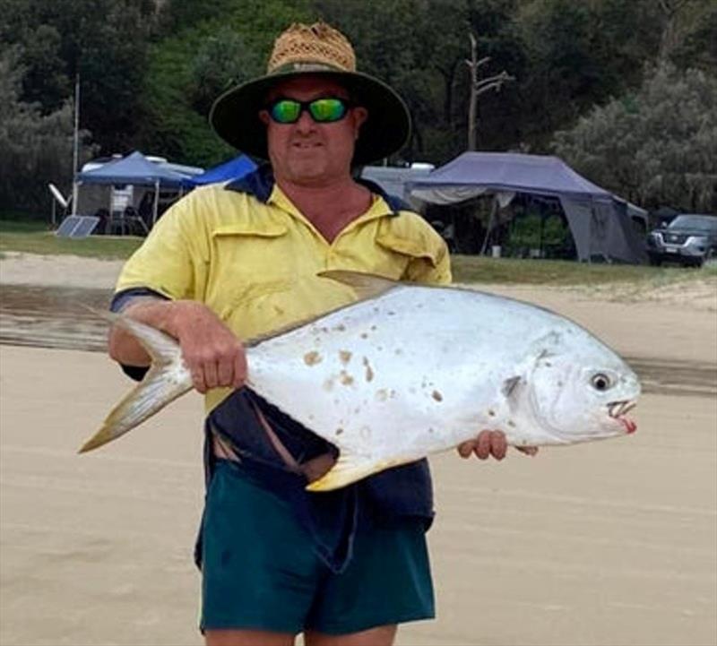 How's this for a solid 'dart' from the surf. Fraser's snud-nosed dart (permit) grow big and are without par in the pulling stakes from the island's beaches - photo © Fisho's Tackle World