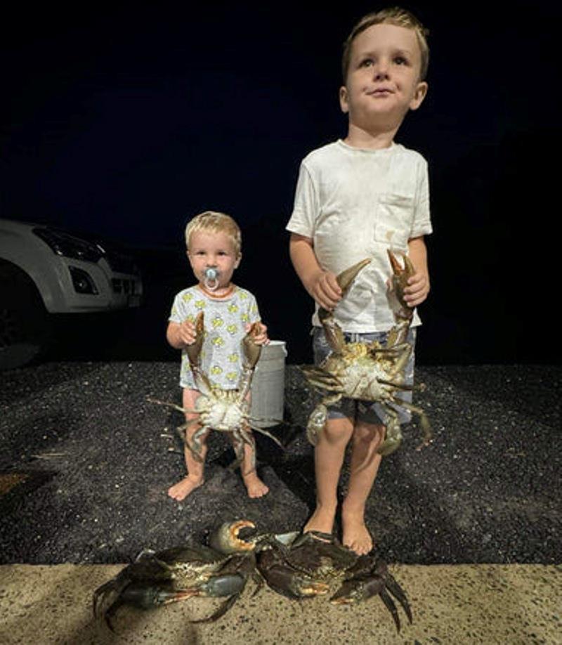Bennie & Hudson Koeppen helping their dad sort their latest feed of mud crab - photo © Fisho's Tackle World