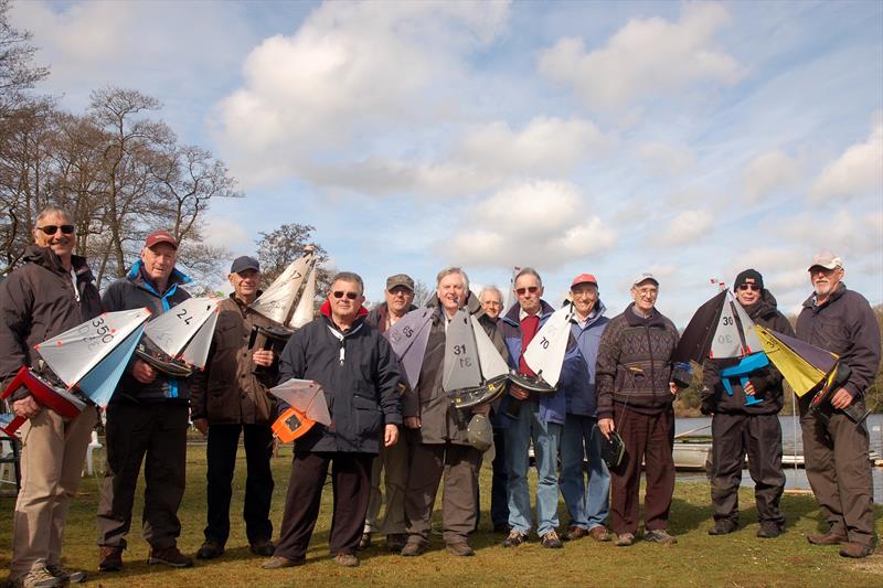 Videlo Globe Footy open at Frensham Pond photo copyright Roger Stollery taken at Frensham Pond Sailing Club and featuring the Footy class