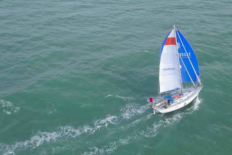 Jean-Luc Van Den Heede was forced to climb up the mast to recover his staysail halyard today but still leads by 9 days - photo © Christophe Favreau / Matmut / PPL